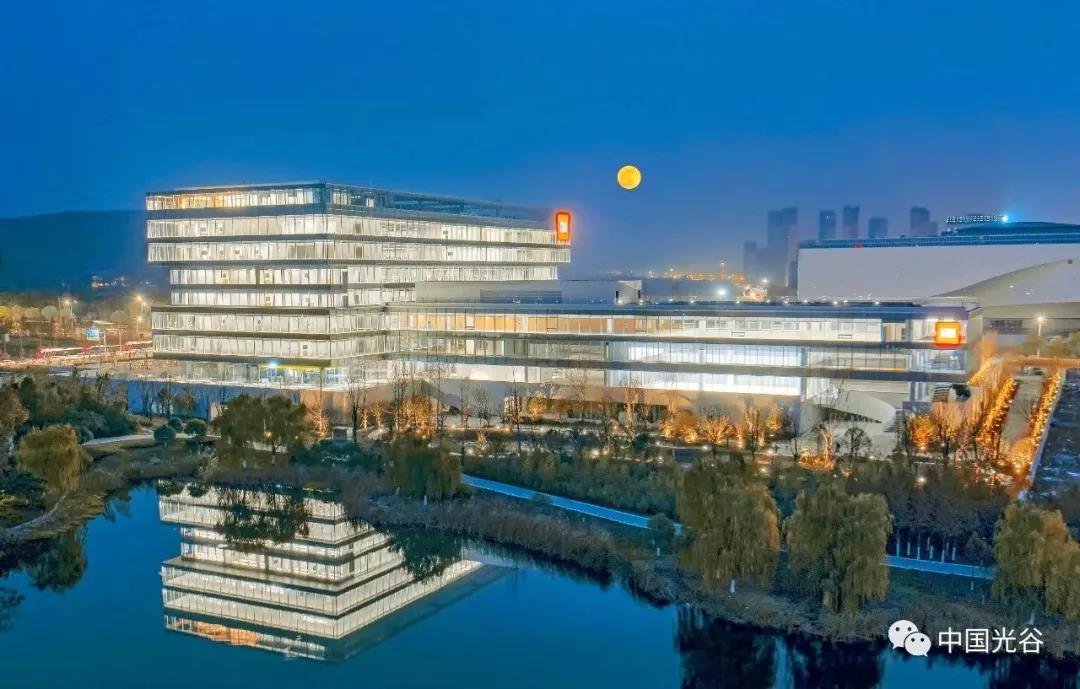 小米武汉总部新办公楼迎来首批200名员工